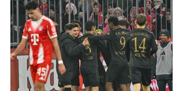 Die beiden längsten Serien ohne Niederlage des FC Bayern München wurden von Augsburg beendet Die beiden längsten Serien ohne Niederlage des FC Bayern München wurden von Augsburg beendet